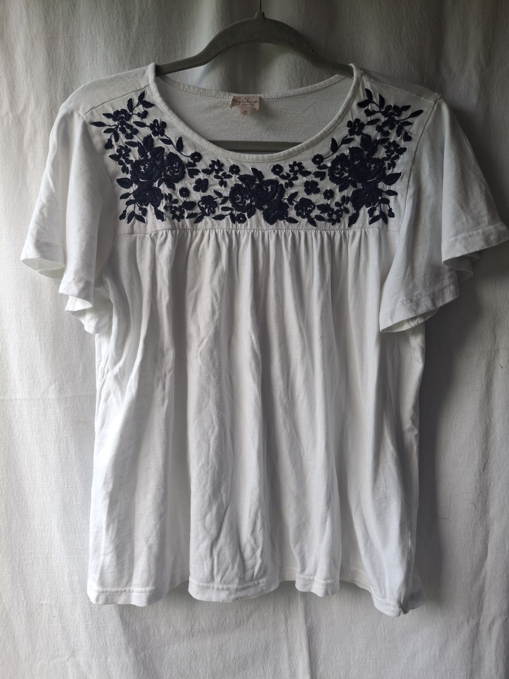 White Short-Sleeve Women’s Tee with Navy Floral Embroidery